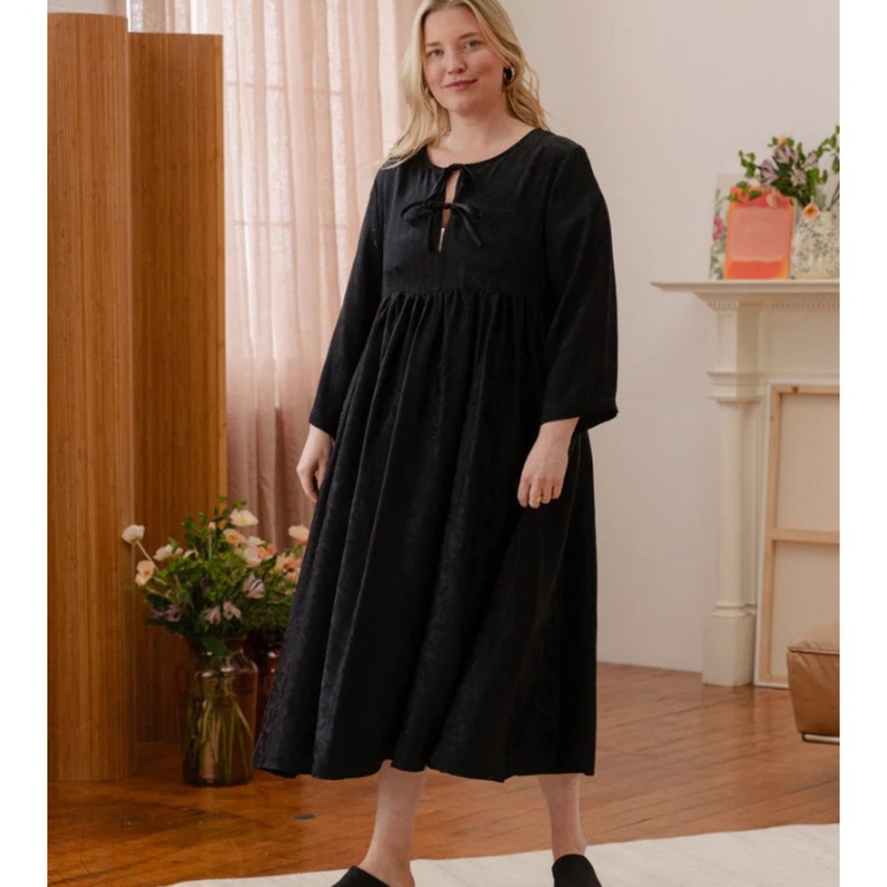 Tradlands Black Long Sleeve Dress